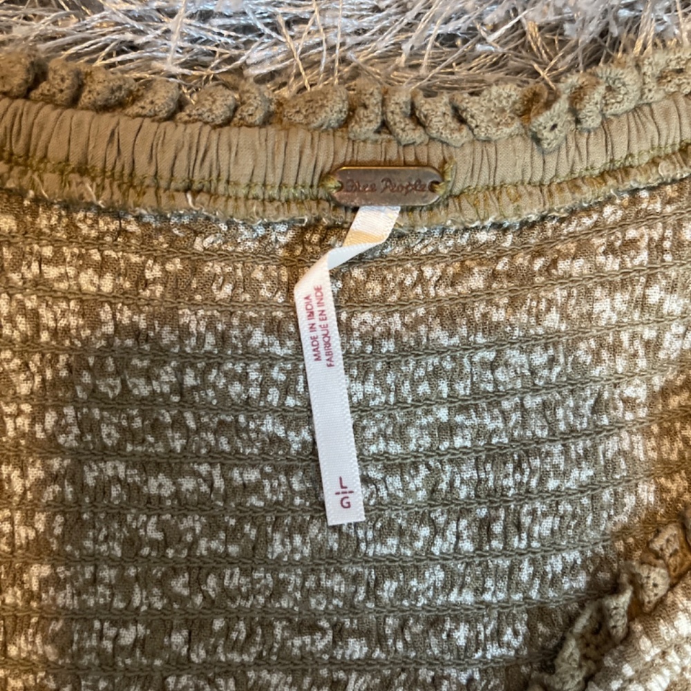 Free People Smocked Cropped Long Ruffled Sleeve Top Size Large - Picture 5 of 6